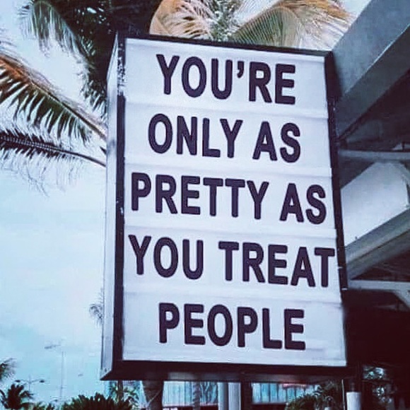 Meet your Posher, Suzi/ POSHMARK Ambassador/ Top 10% SELLER - Picture 12 of 16